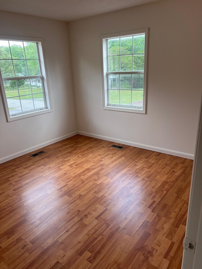 Building Photo - 111A Paintrock Ferry Rd, Kingston, TN 37763