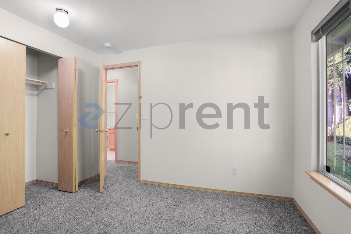 Building Photo - Unit