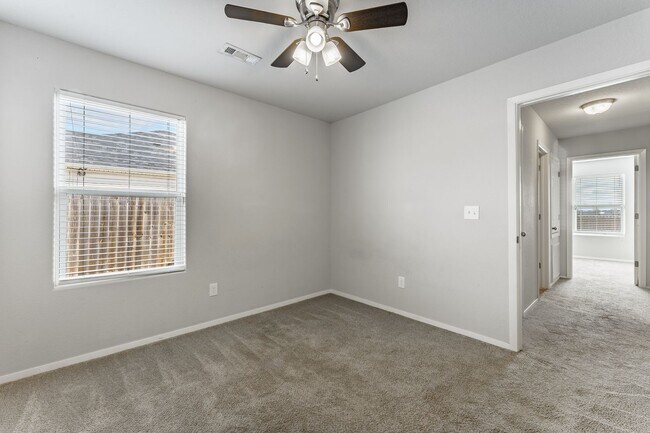 Building Photo - 848 NW Evans Cir