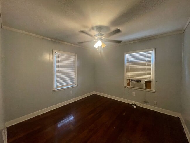 Building Photo - 1 bedroom duplex with washer and dryer