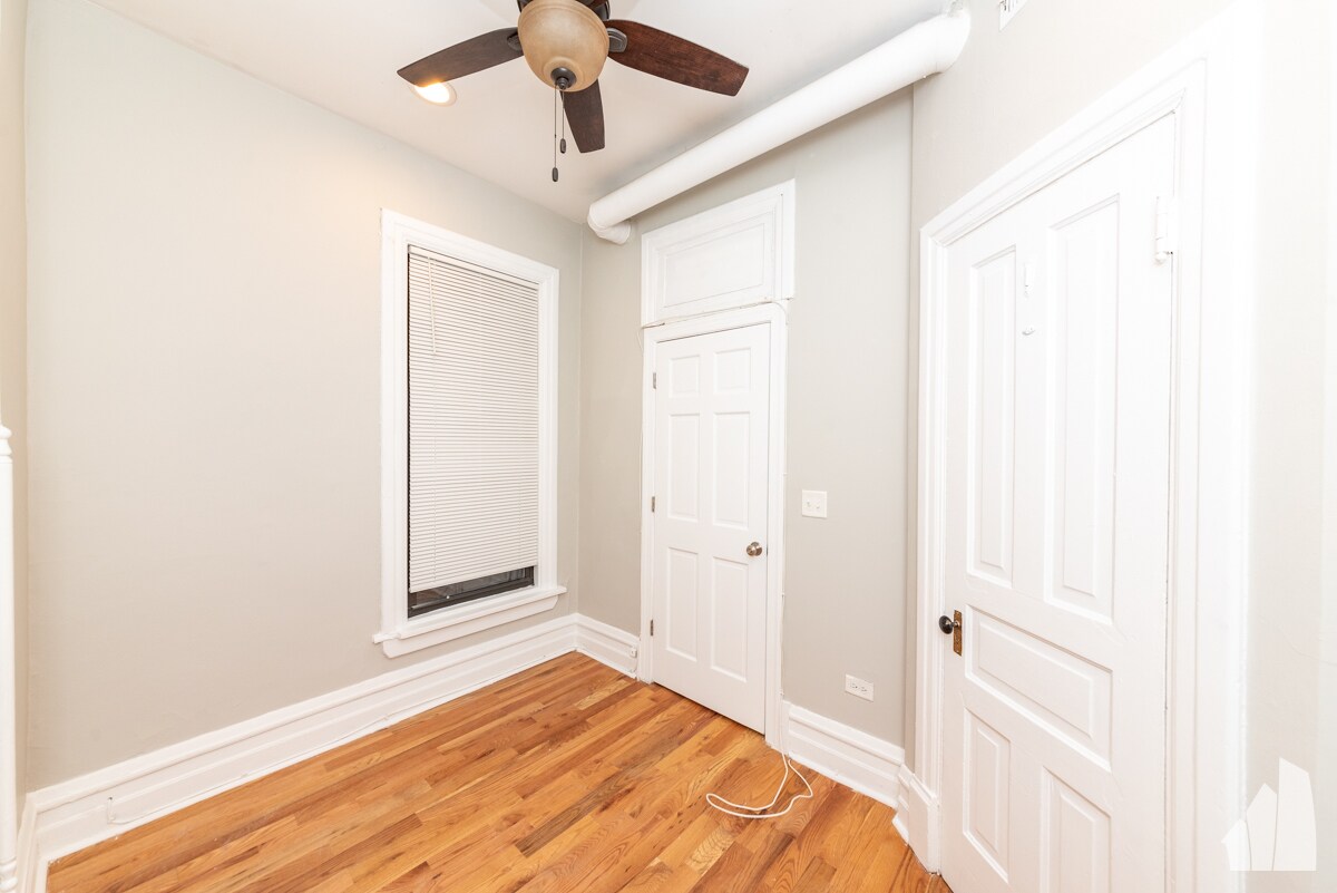 Building Photo - 1420 W Irving Park Rd