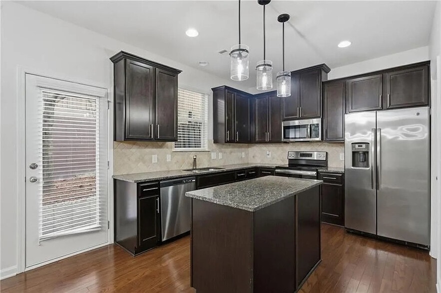 Building Photo - Room in Townhome on Paxton Dr SW