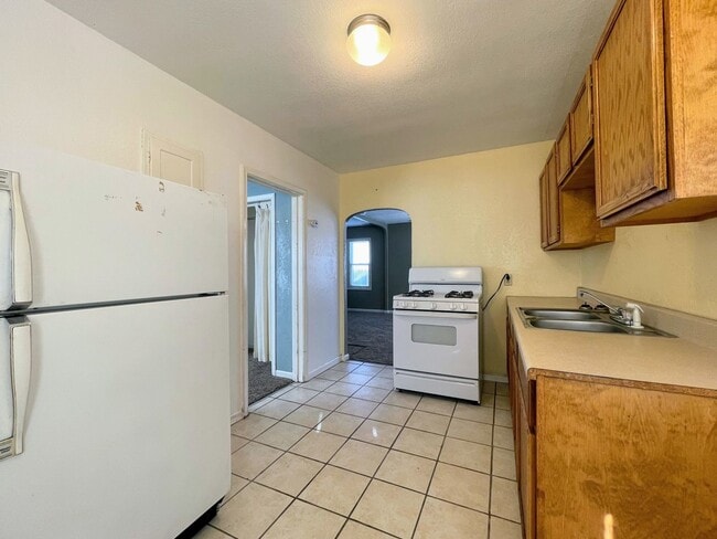 Building Photo - Cozy 1 bedroom with detached garage