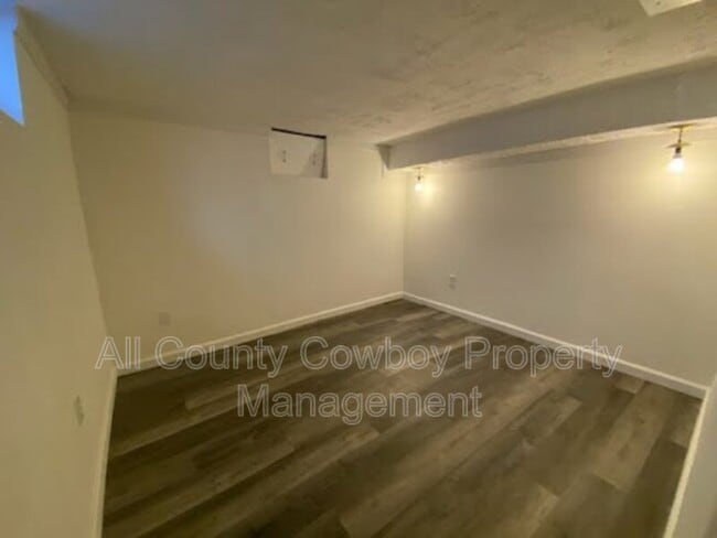 Building Photo - 706 S 16th St