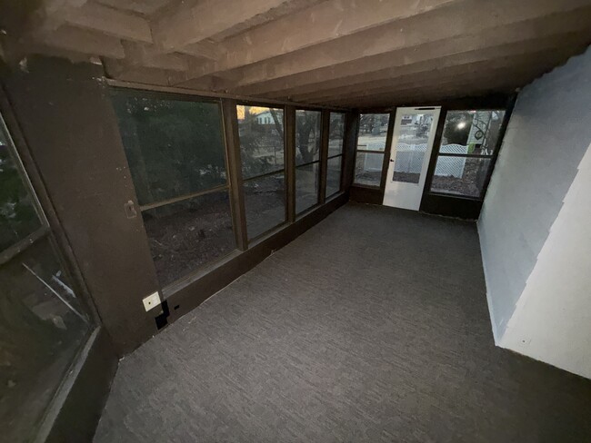 Building Photo - 1475 Hollywood Ln