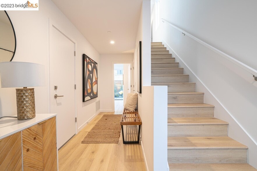 Entry - 802 Apgar St