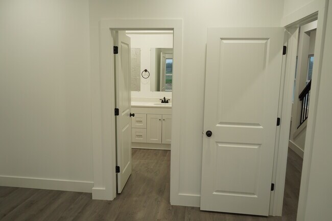 Building Photo - 781 Berry Rd