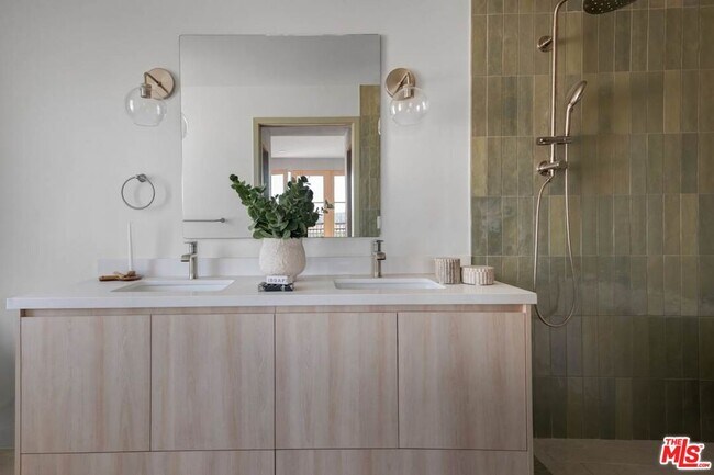 Building Photo - 6320 Garvanza Ave