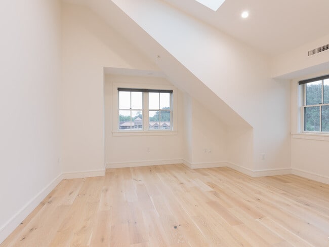 Building Photo - 495 Trapelo Rd