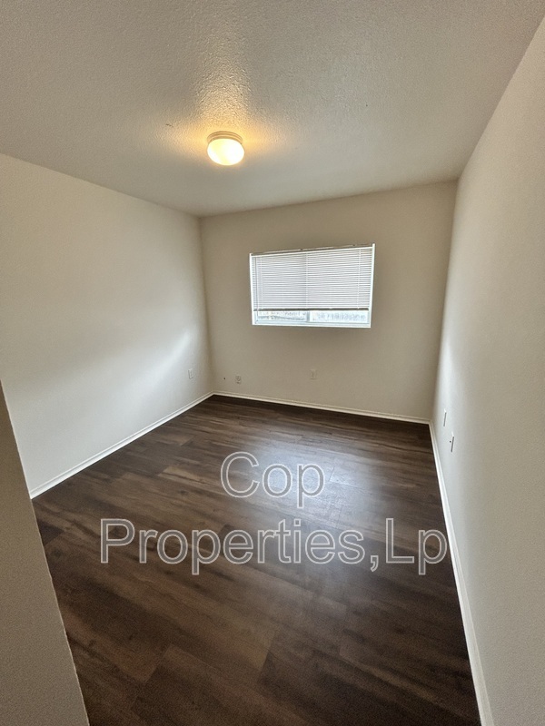 Building Photo - 15416 Kamary Ln