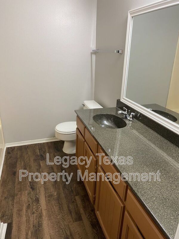 Building Photo - 1604 Sun Valley Dr