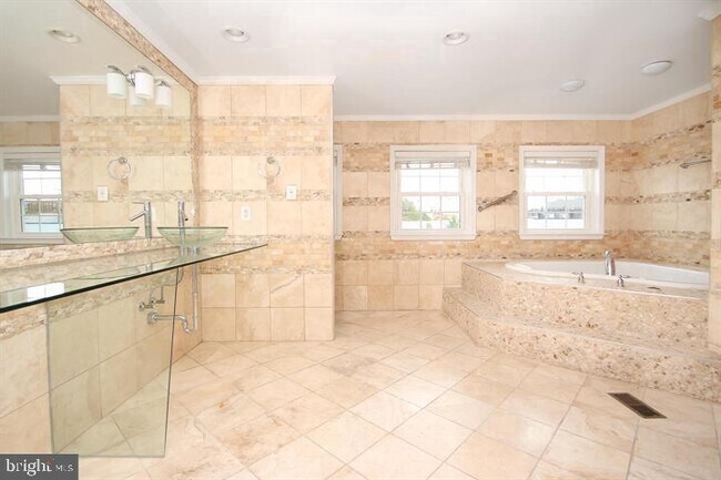 Building Photo - 2303 Essex St