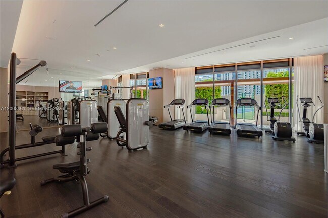 Building Photo - 801 S Miami Ave