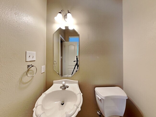 Building Photo - 12403 Fort Dupont Ln