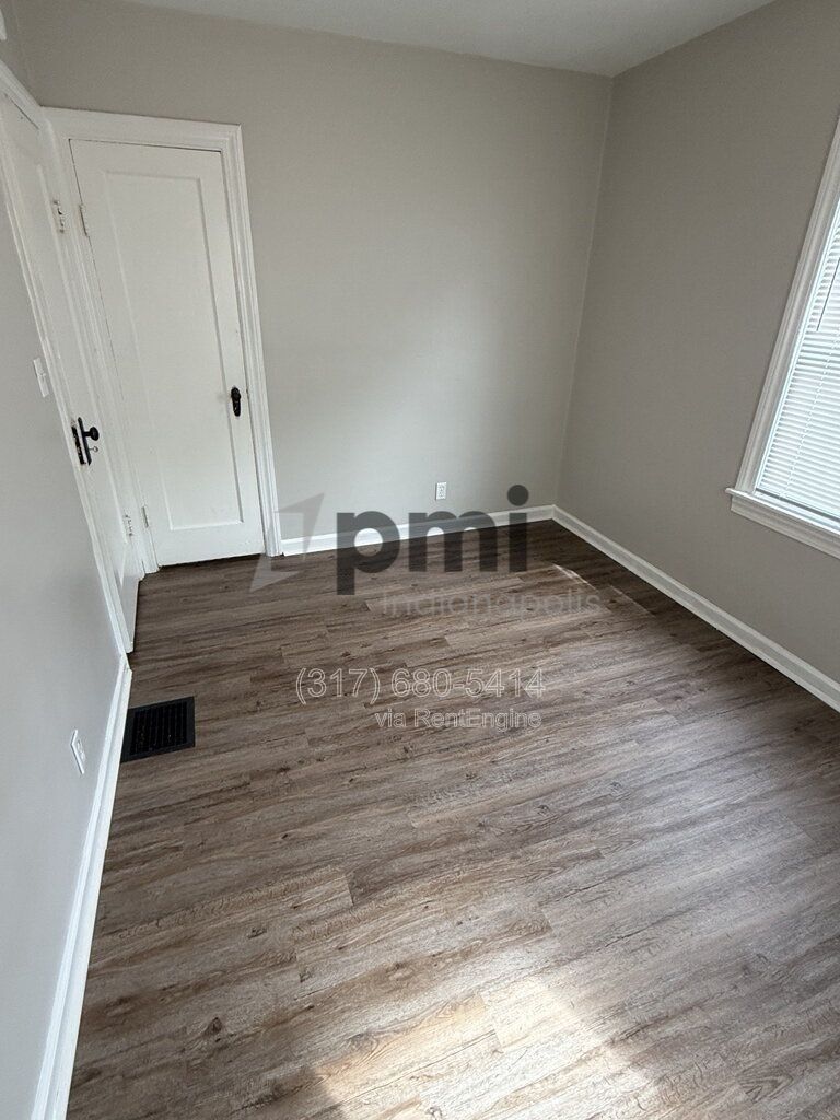 Building Photo - 1512 N Gladstone Ave