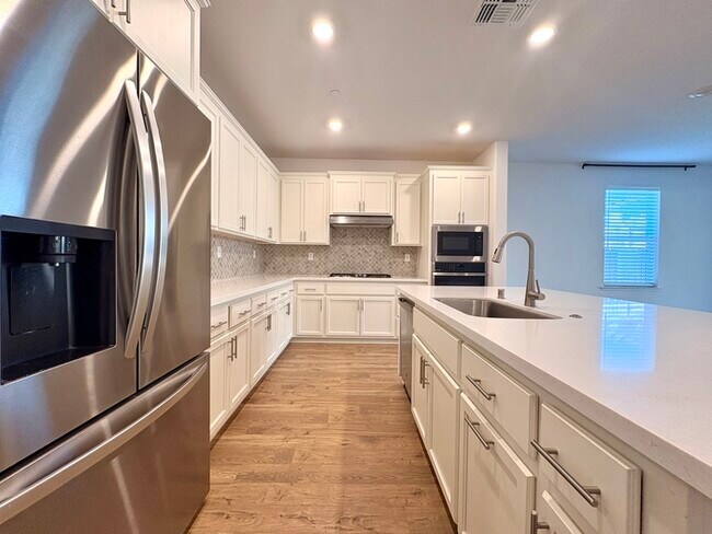 Building Photo - Beautiful Solar Home For Rent in Lincoln