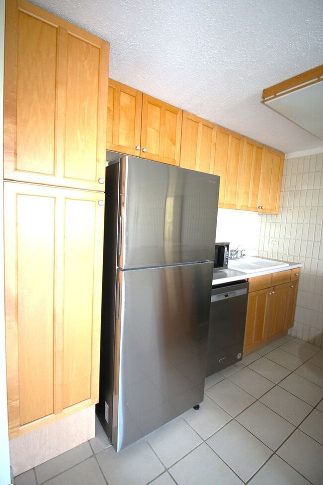 Building Photo - Live Just Steps from the Beach – 1BR at Mo...