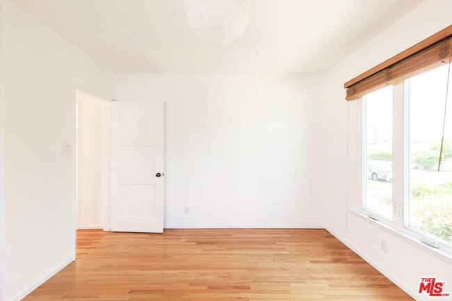 Building Photo - 6337 W 83rd St