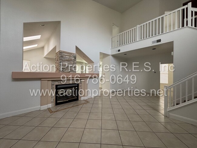 Building Photo - Spacious 4 Bed, 2.5 Bath + Office - Tesla ...