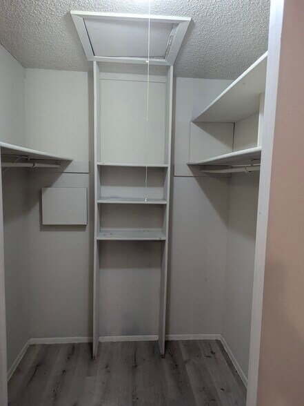 Building Photo - 1322 Bayou Dr