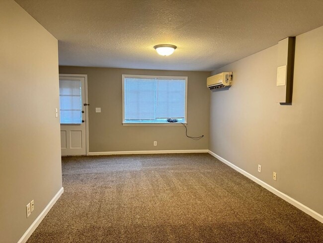 Building Photo - 507 Baker St