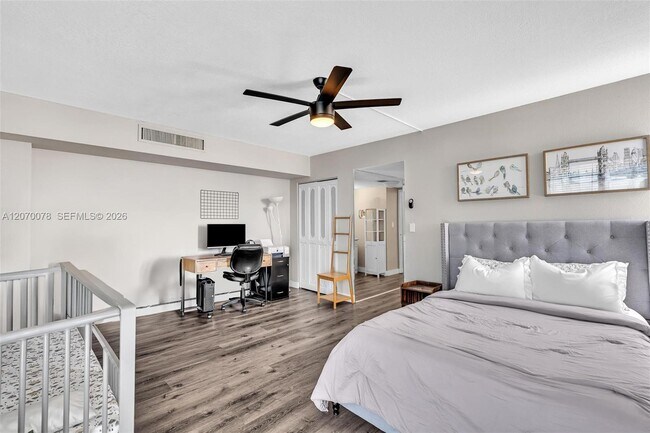 Building Photo - 3375 N Country Club Dr