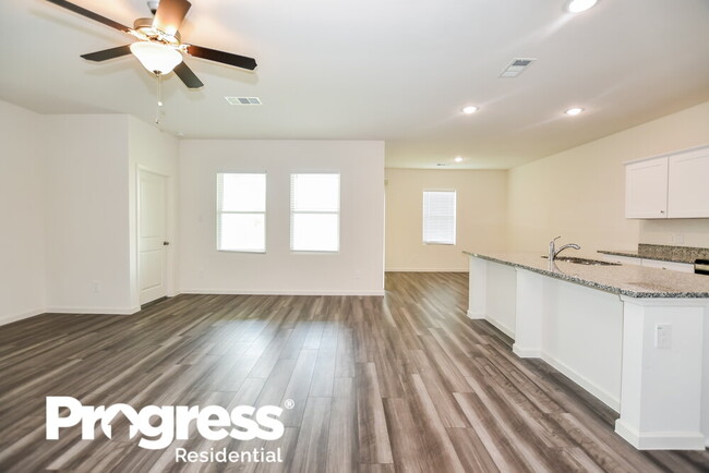 Building Photo - 487 London Dr
