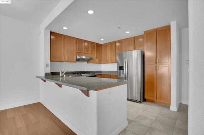 Building Photo - 423 7th St