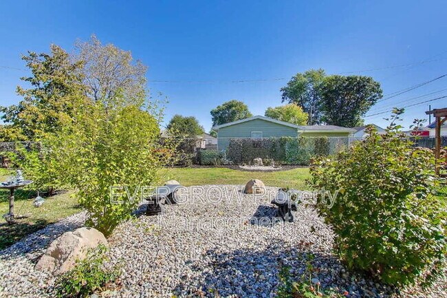 Building Photo - 321 Albany St