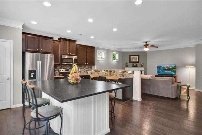 Building Photo - 307 Lakeside Ln