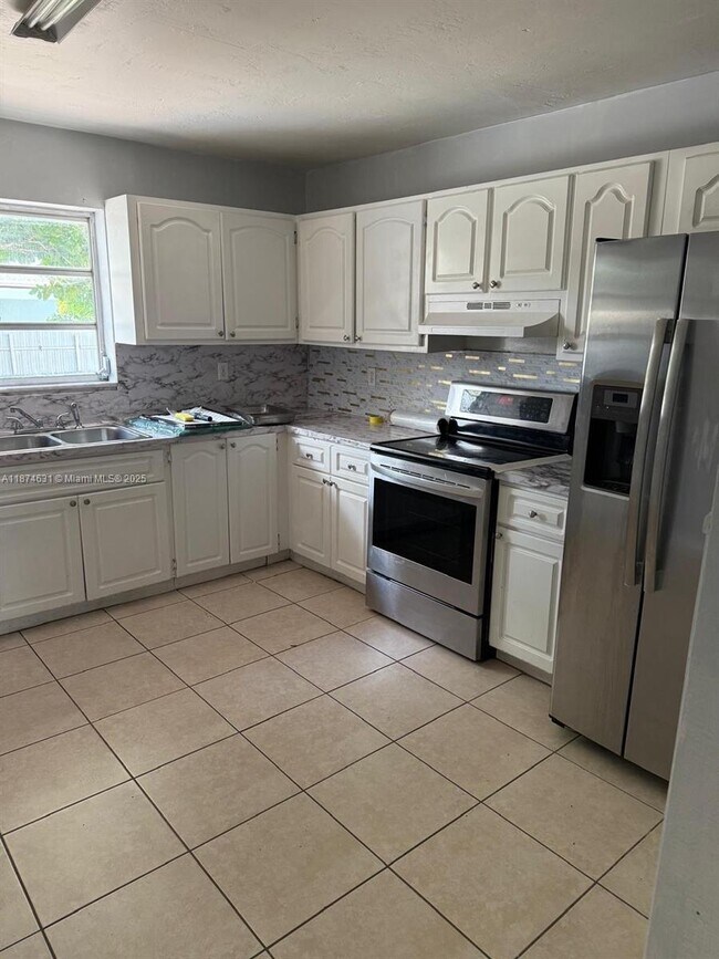 Building Photo - 1710 SW 97th Terrace