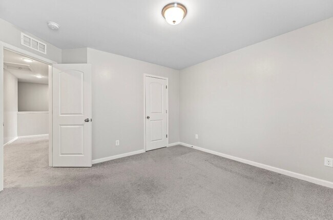 Building Photo - 4-Bedroom with Fenced Yard