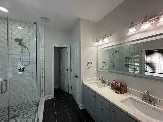 Building Photo - Carolina Lakes Gated Community!!