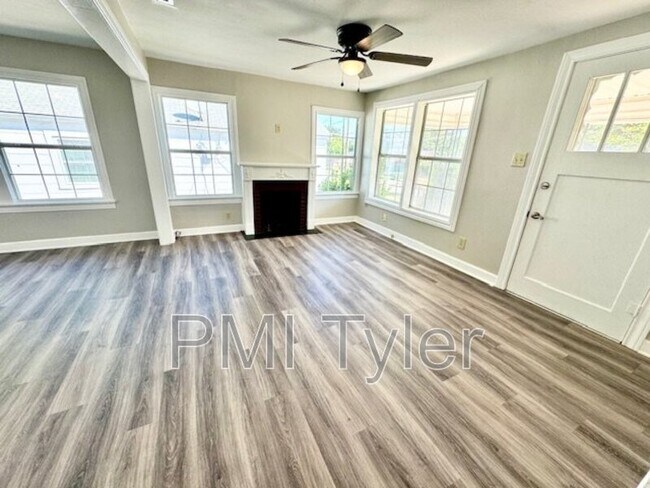 Building Photo - 313 S Boon Ave