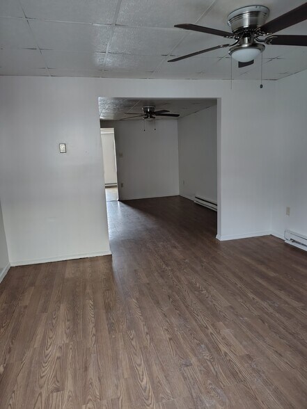 Building Photo - 416 W Poplar St