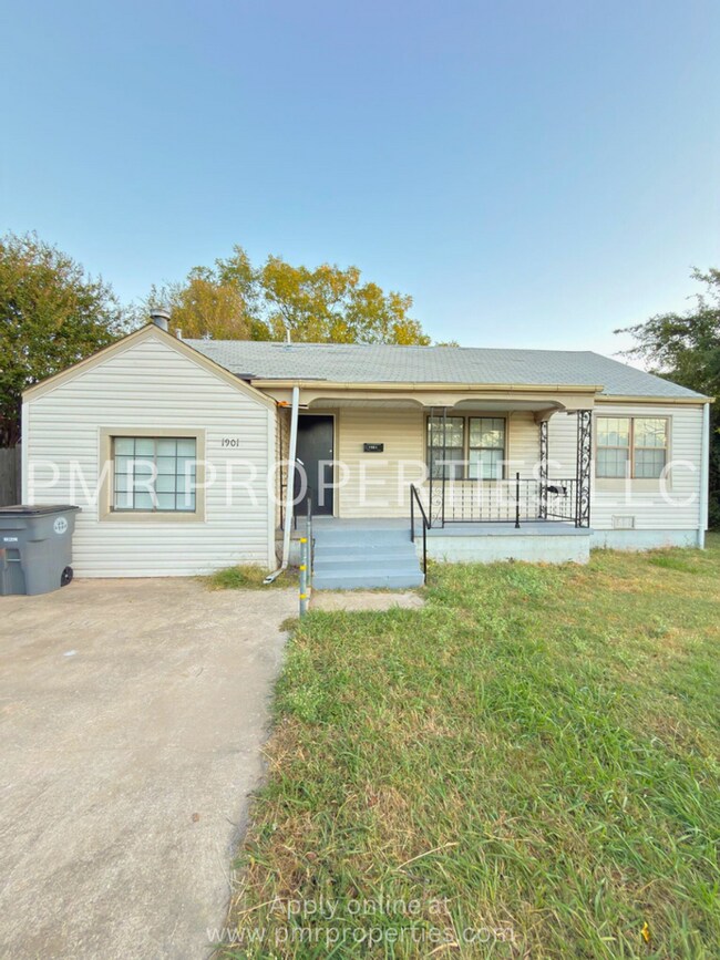 Building Photo - 2 Bedrooms - 1 Bath House