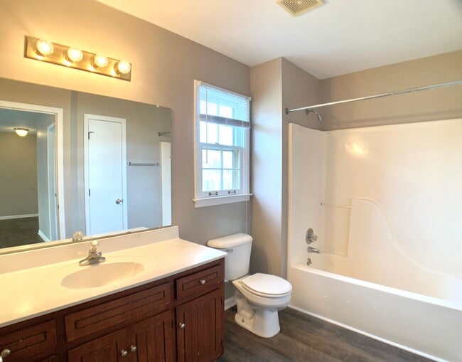 Building Photo - 3310 Mallard Dr