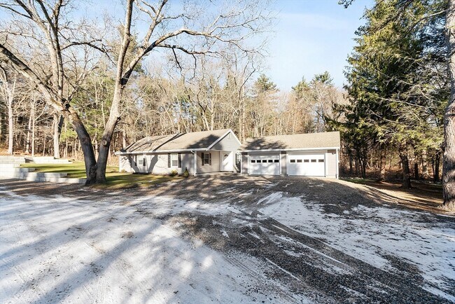 Building Photo - 82 Cedar St