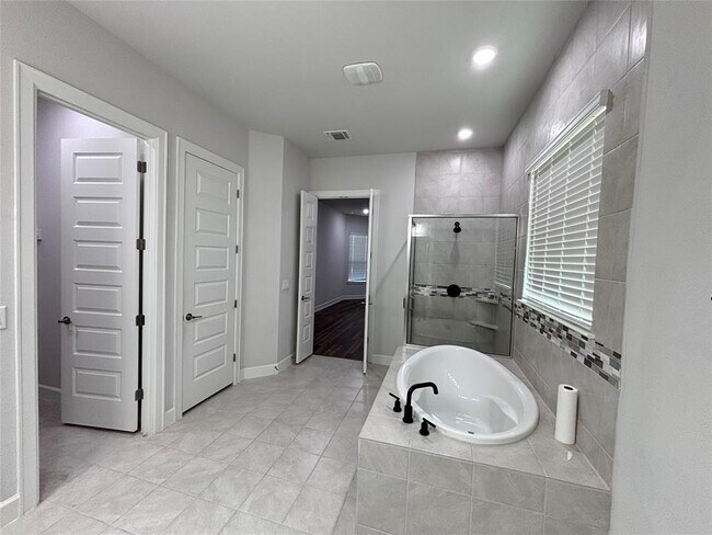 Building Photo - 713 Coppell Ct