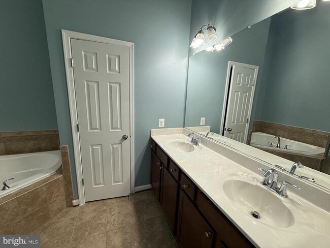 Building Photo - 6764 Green Mill Way