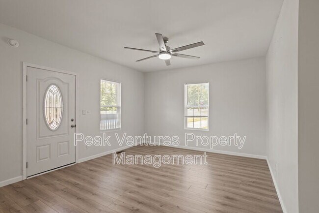 Building Photo - 704 Fairfax St