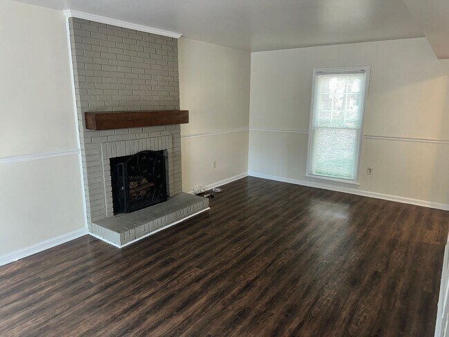 Building Photo - Beautiful Three Bedroom Home in the Wellington Subdivision!