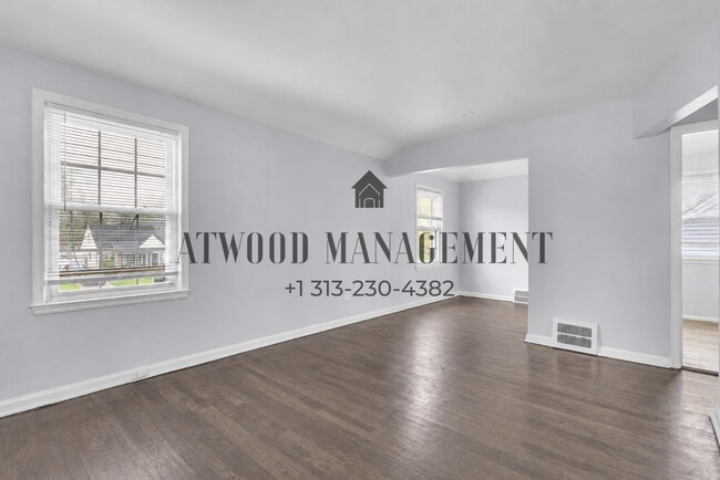 Interior Photo - 14118-20 Evergreen Rd