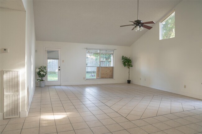 Building Photo - 1423 Valley Landing Dr