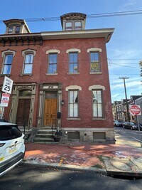 Building Photo - 1339 W North Ave