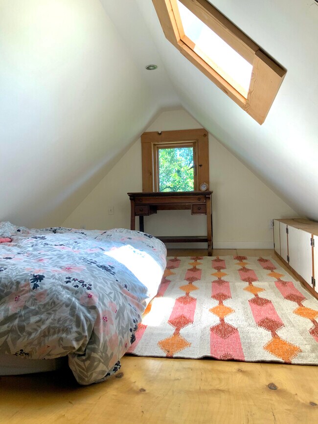 bonus room loft space - 4214 N Albina Ave