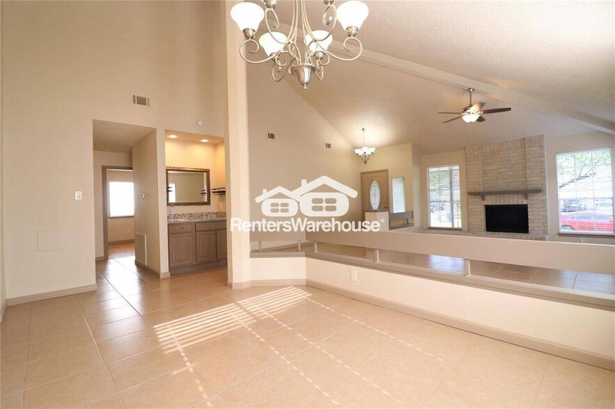 Building Photo - 16034 Barbarossa Dr