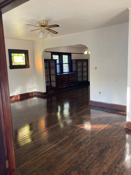 Building Photo - 1141 S 71st St