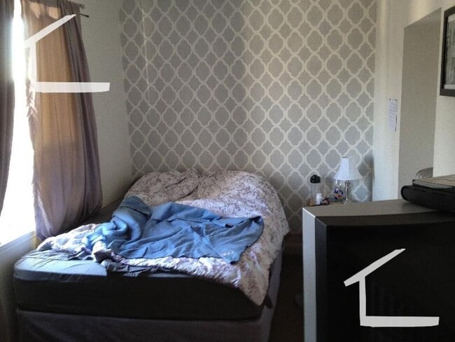 Building Photo - No Brokers Fee, Large Unit Steps from the T, Heat, Hot Water Included, Porch, Parking for Rent