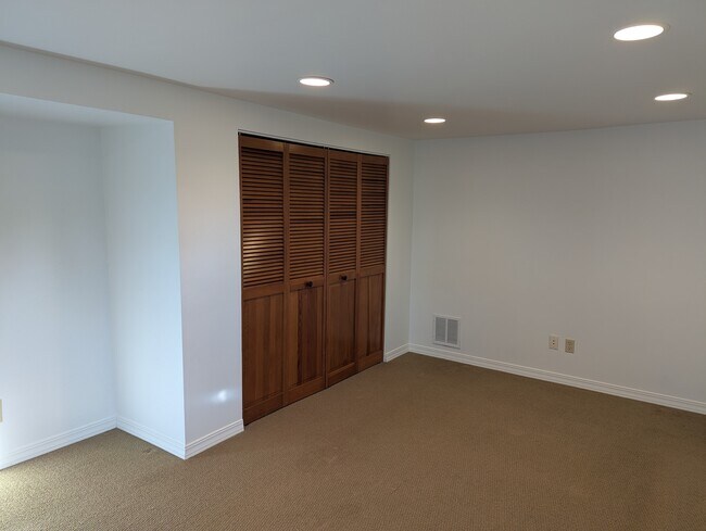 Building Photo - 3730 SW Austin St